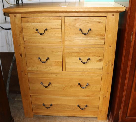 Light oak tall chest of 6 drawers(-)